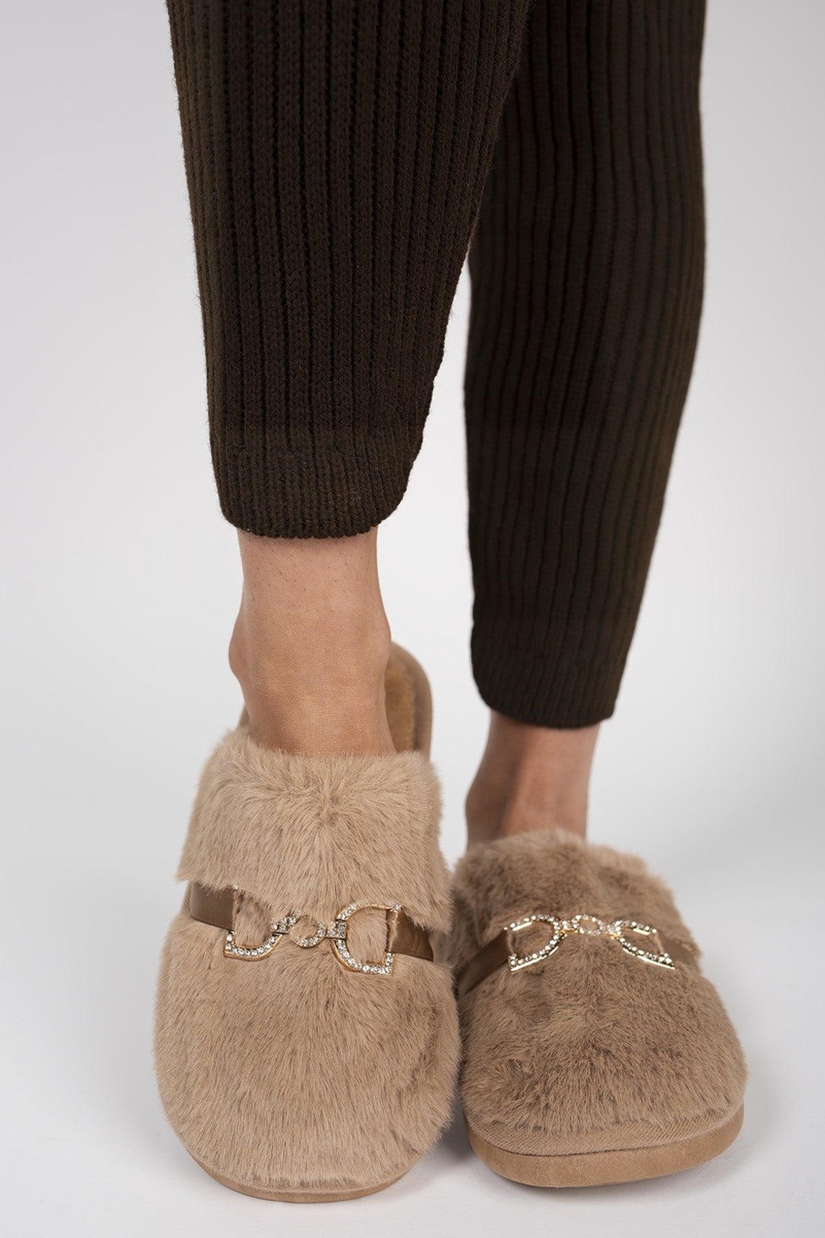 Noelia Faux Fur Slip-on Slippers With Gold Chain Detail - Mocha