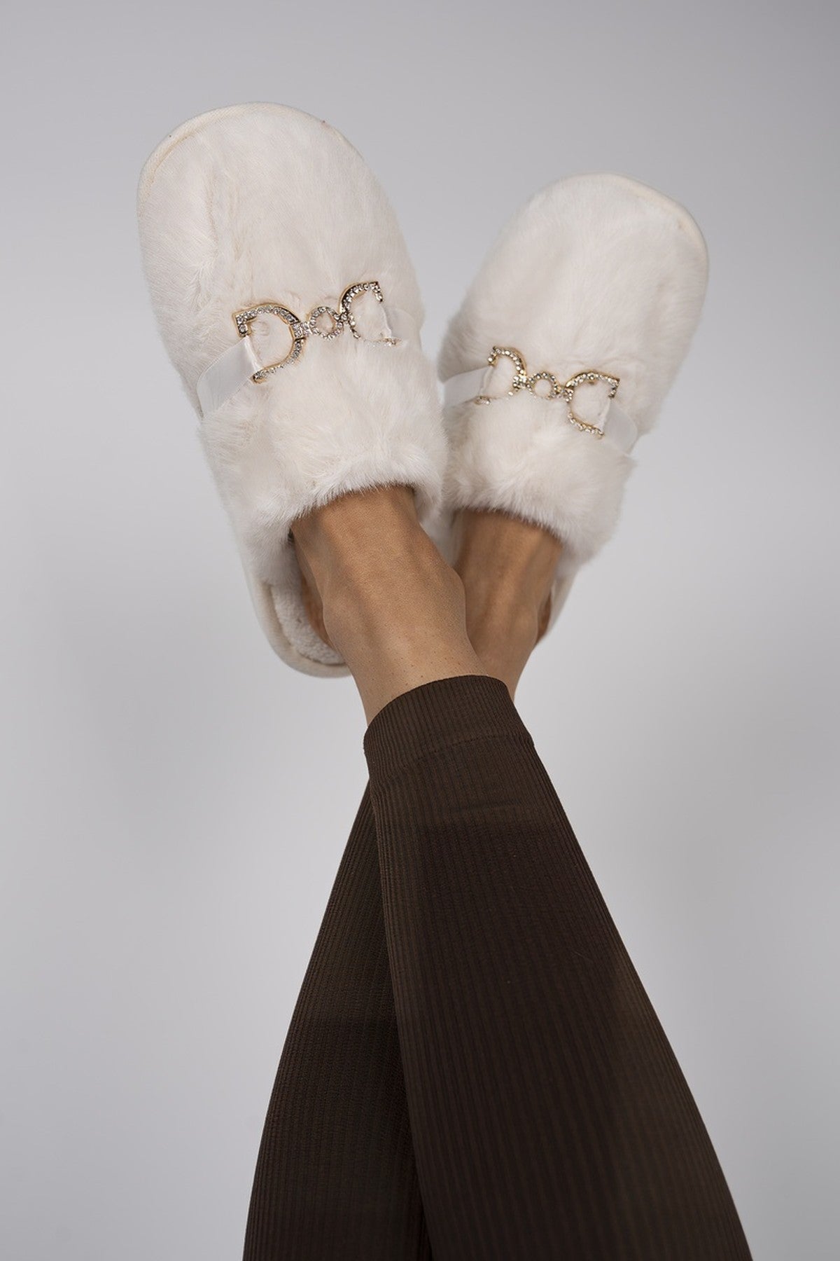 Noelia Faux Fur Slip-on Slippers With Gold Chain Detail - White