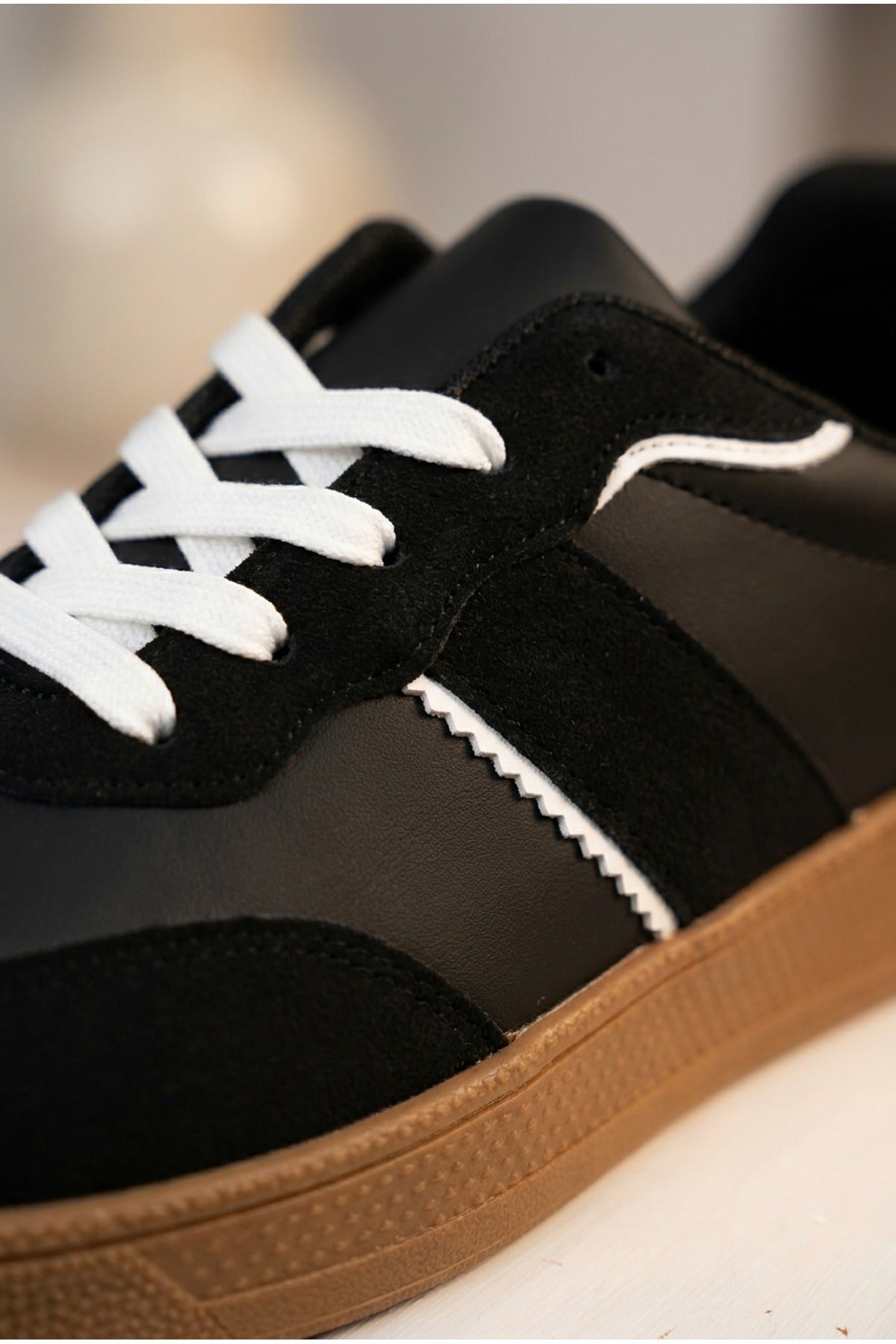 Saoirse Retro Style Trainers - BLACK