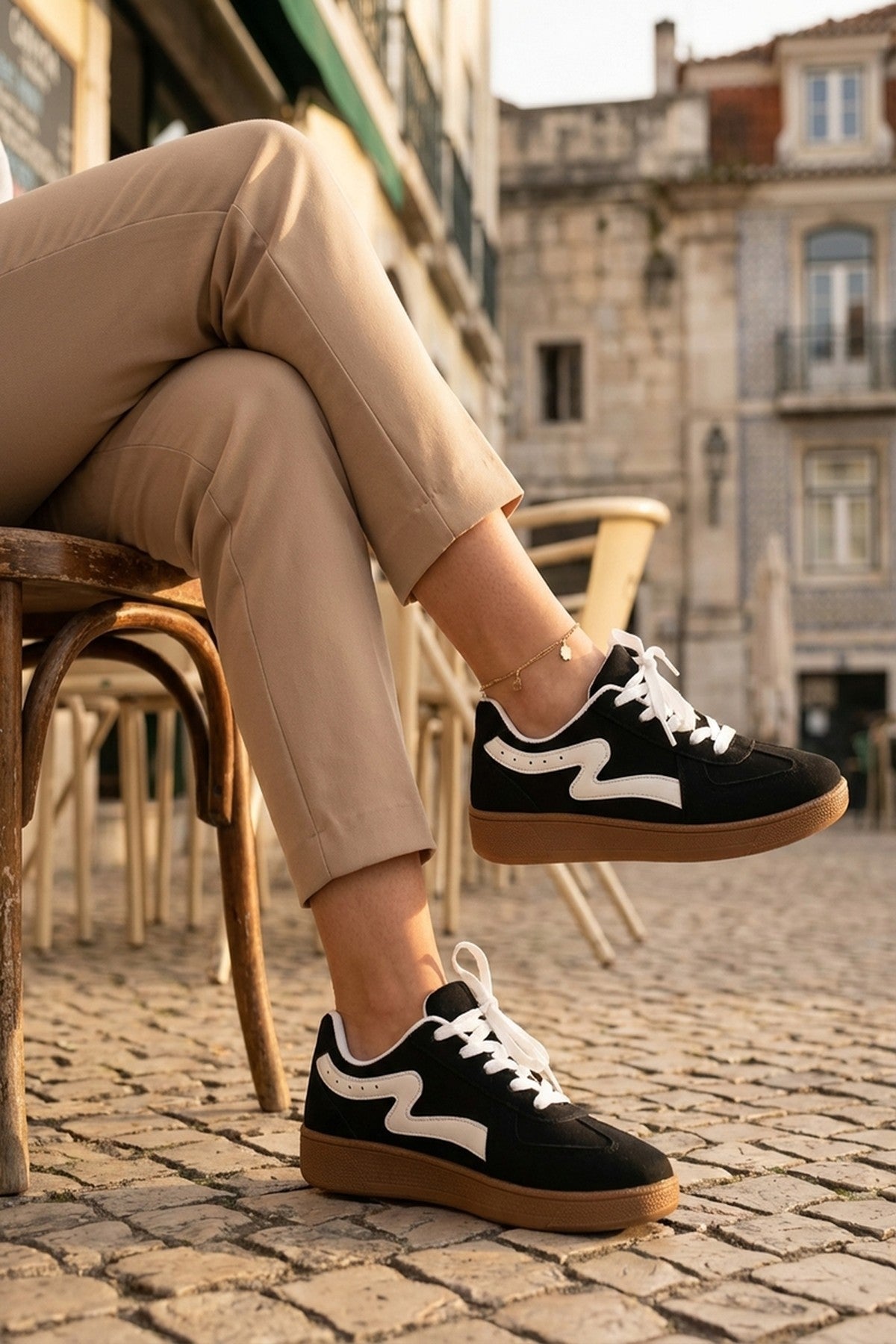 Poppy Womens Retro Stripe Gum Sole Trainers - Black