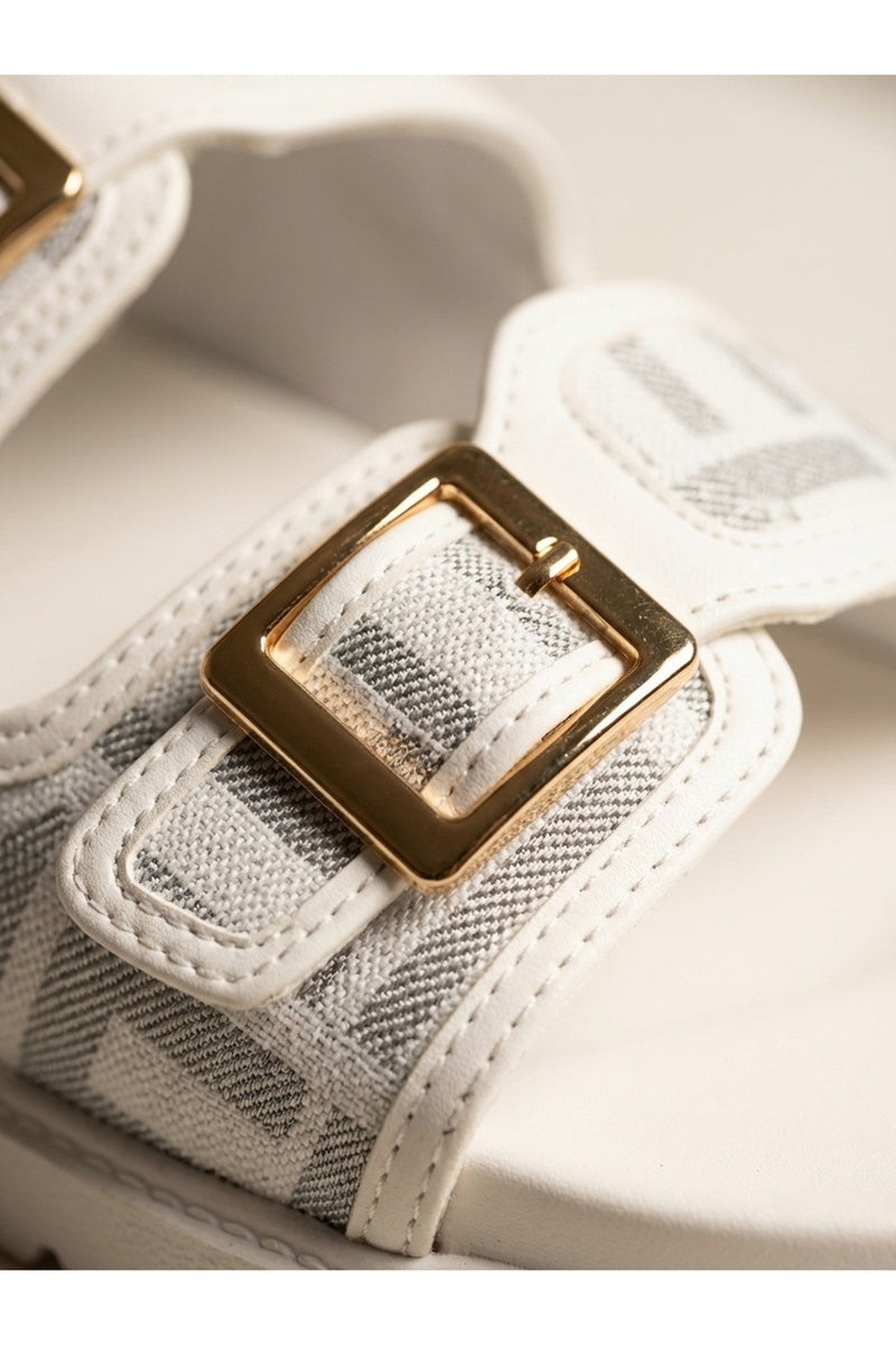 Willow Patterned Buckle Sandals - White