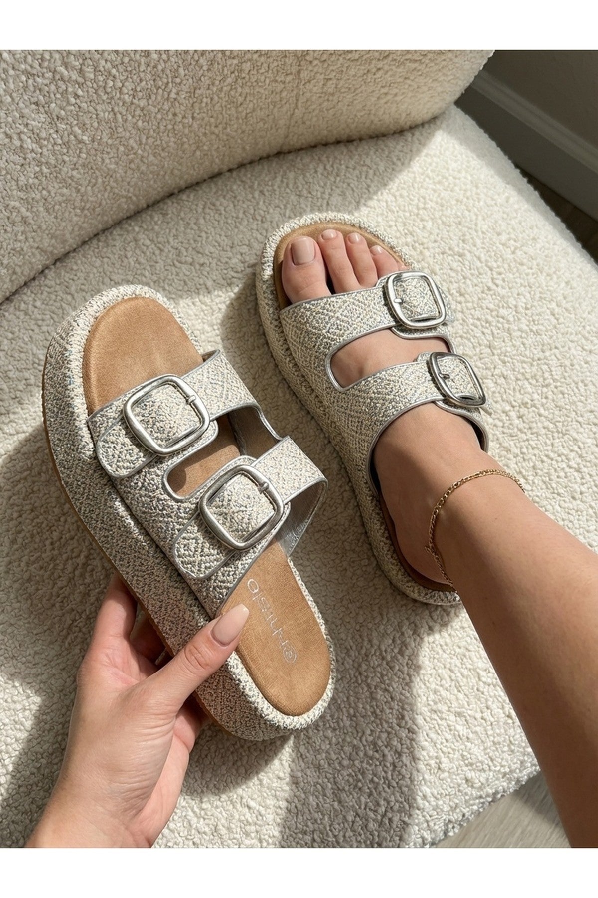 Vera Diamond Pattern Platform Sandals - Silver
