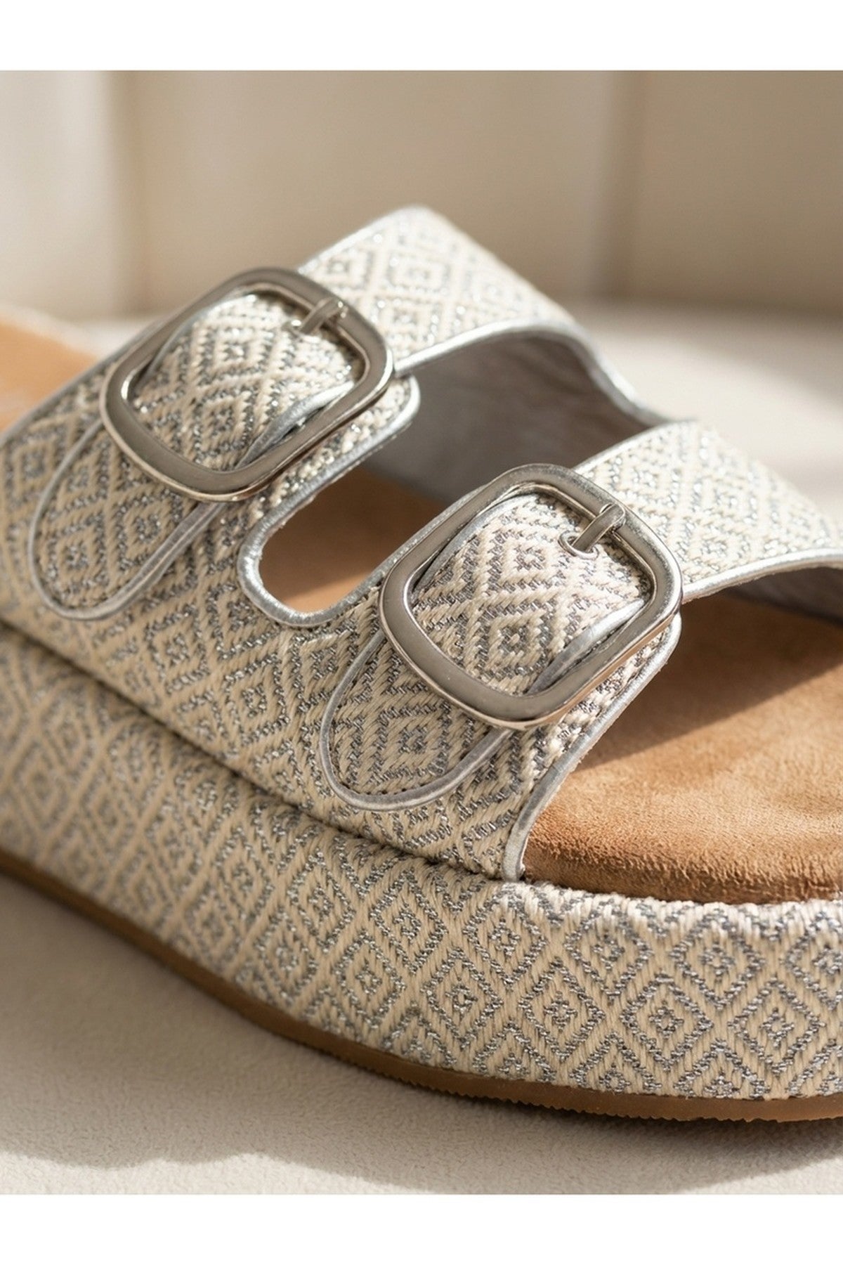 Vera Diamond Pattern Platform Sandals - Silver